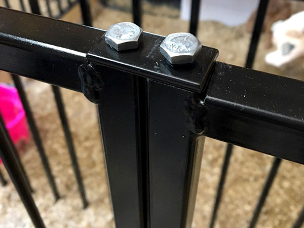 goat stall connector